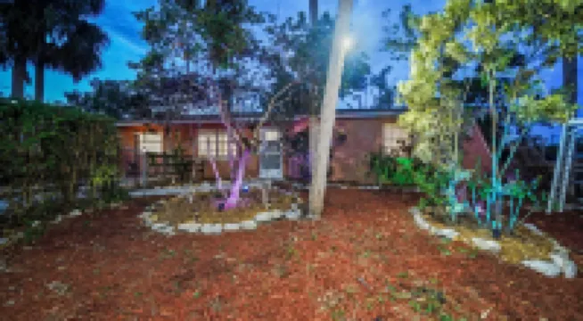 Sunny 3Br Oasis • Water View • Beach Gear • Fully Fenced Yard • Near Siesta Key