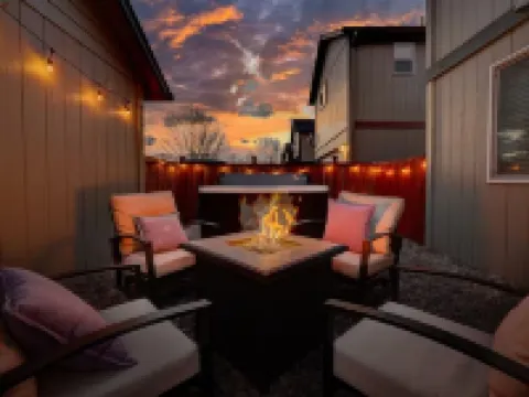 Downtown Sisters Suite - HOT TUB - Dog Friendly Hotels in Sisters