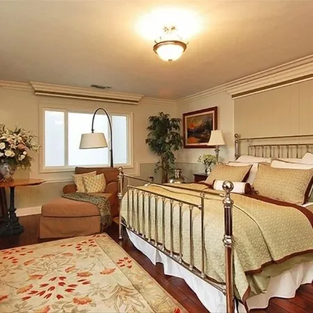 LAKE FRONT with VIEWS, private DOCK & AC