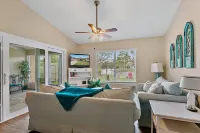 Waterfront Lot with Fishing and Tennis Courts - Charming Unique Cottage