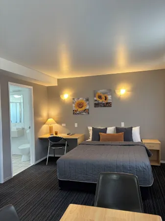 The Mayfair Emerald Отели в г. Эмеролд