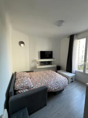 Paris peacefulx1f343;