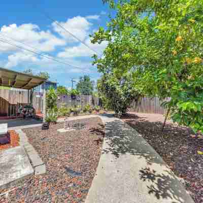Charming 2-bedroom duplex apt with WiFi, AC in peaceful Oak Park Sacramento Hotel Exterior