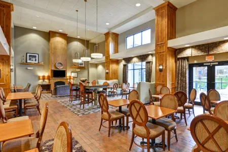 Hampton Inn & Suites New Hartford Отели в г. Oneida County