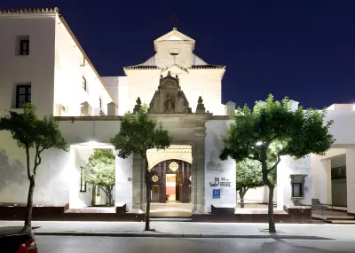 Crisol Monasterio de San Miguel Hotels near Playa de la Puntilla