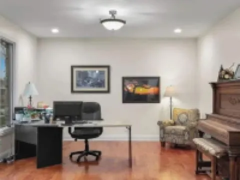 Spacious 5-bedroom Chicago suburban vacation home! Hotels in Roselle