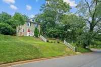 Walk to the stadium! - Lighthouse on Glenwood