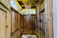 Charming Coastal Cottage in the heart of Hatteras Village