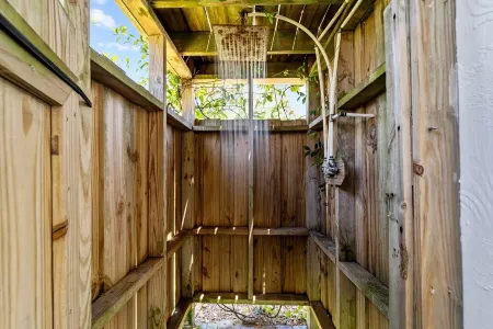 Charming Coastal Cottage in the heart of Hatteras Village