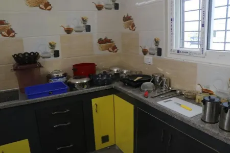 Leo Home Stay #2 Отели рядом со станцией Tirupati