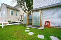 The Sandbox by the Bay~ 4BR, Bonus Room, Big Yard, & Outdoor Shower