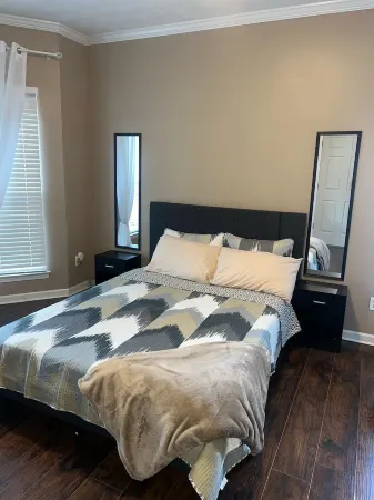 Quiet bedroom in McDonough