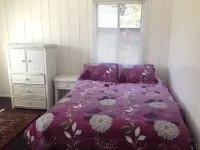 Cozy 2-bedroom house with gated 2 car parking, 2 blocks from the bay