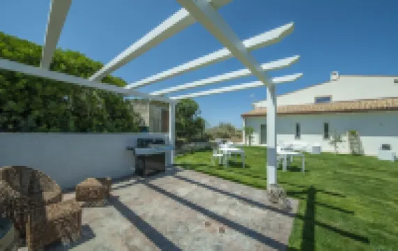 Luxury Sea-View Villa with Private Pool – 4 Bedrooms, Sleeps 8