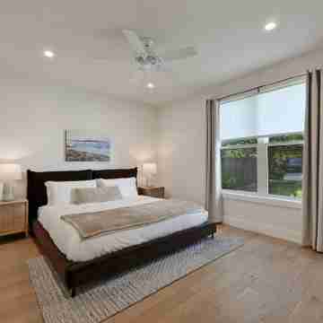 Stunning Mid-century Perfection, Heated Pool & Hot Tub Zilker & Barton Springs! Rooms