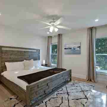 Stunning Mid-century Perfection, Heated Pool & Hot Tub Zilker & Barton Springs! Rooms