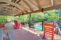 Deck & Hot Tub이 있는 Smoky Mountain Cabin! - 주차장