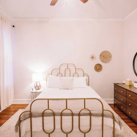 Insta-worthy 2Bd/1Ba Apt Steps from Downtown!