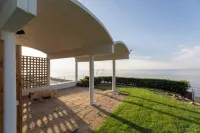 Seafront villa with private beach access Hotels in Mataro