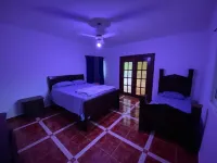 Perfect for family reunion,   3 minutes from restaurant 20 min away/ from lake โรงแรมใน