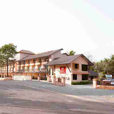 Aananda Wellness and Resorts Hotel Exterior