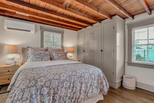 Newly refurbished two story carriage house in vibrant Thomas Square District