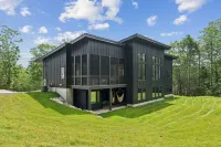 NEW Luxury York Cabin - Sauna, Game Room, Gym - Close to Ogunquit