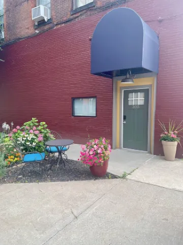 Charming 1-bedroom apartment in fantastic Warren with AC