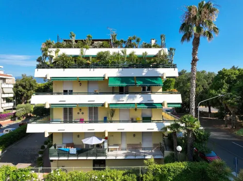 Wonderful three-room apartment with sea view Hotels in Albenga