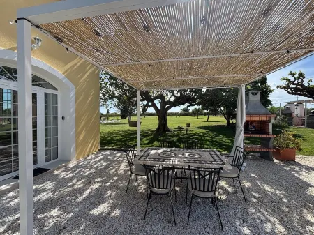 Bio Resort Mediterraneo, modern house with vineyards, swimming pool and nature