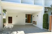 8 Bedroom Luxury Pool Villa near Golf Courses