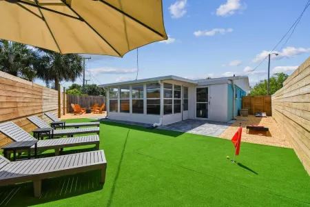 3-bedroom house in welcoming Ormond Beach walking distance from the beach