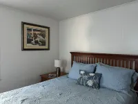 Charming 2-bedroom cottage located on a beautiful property. AC, Wifi, & laundry