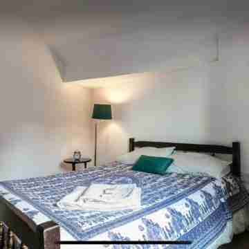 Stunning Top Floor 1-Bed Apartment, Belfast City Centre Rooms