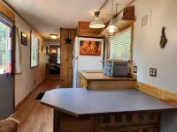 Custom tiny house with an awesome view.Close to Hamilton and Darby