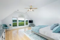 Luxury Lakefront Home: Hot Tub l Beach l Sleeps 15 Hotel a Columbia Township