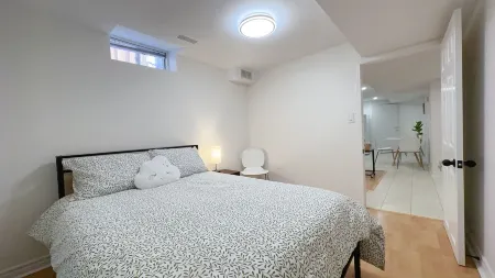 Beautiful Cozy Private Entry Basement Apartment