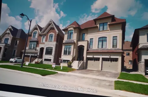 The Elegance Of The Home And Neighborhood. Close to Restaurants, Shops, Downtown