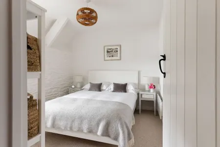 Beautiful Converted Stable Near the Coast Отели в г. Ньютон энд Носс