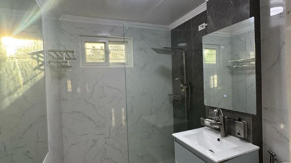 Marvelous 4-bedroom house with AC in Las Piñas