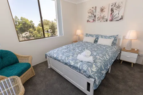 Sunrise @ the Point - Lovely 2 bedroom unit with Pool