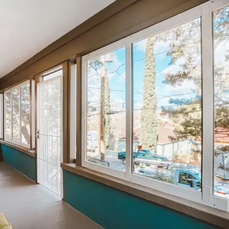 Artisan Comfort: Huge Porch, Private Yard, Отели в г. Бисби