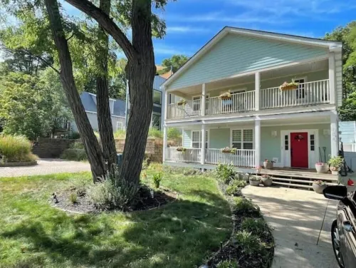 Lake Life Livin’- Beach House
