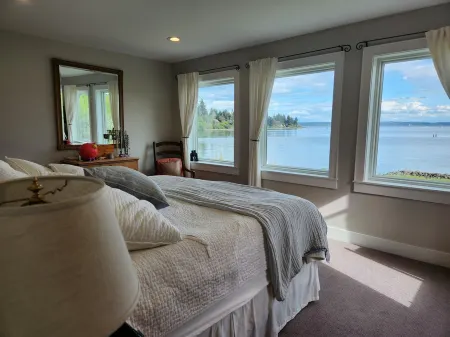 Bainbridge Island Ocean Front Heaven