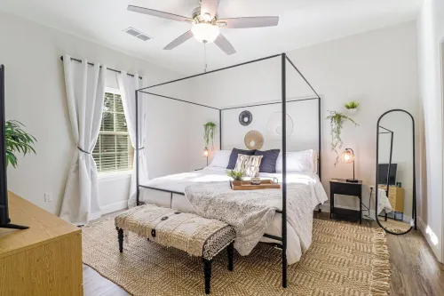 Welcome to the Sweet Life! 1 mile from downtown PC and white sand beaches!