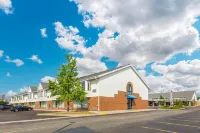 Quality Inn & Suites Hotel in zona Donald M. Gordon Chinguacousy Park