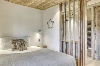 Beautiful new luxury chalet, jacuzzi Hotels in Demi-Quartier