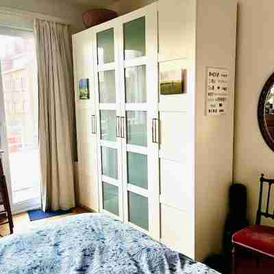 NEW! Spacious, bright 2-bedrm, Ixelles Solbosch, great amenities.  2-wk+ stays Rooms