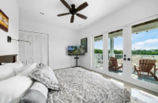 OCEAN FRONT OASIS PRIVATE RESORT LIKE HOME - WITH PROTECTED 45' BOAT SLIP