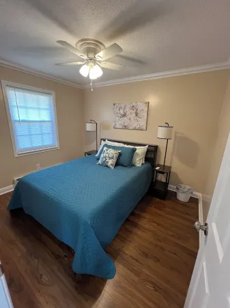 Charming 2-bedroom apartment in lovely Wartburg. Close to Hiking & Kayaking